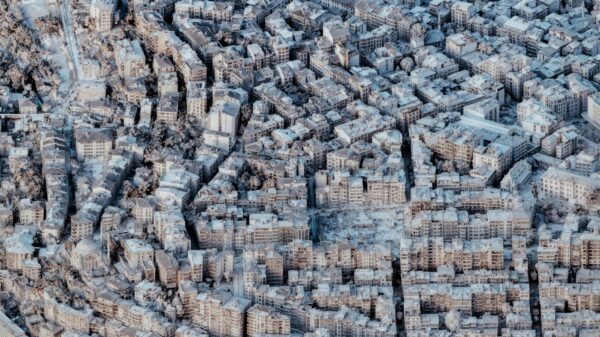 Cihangir, arşivsel diasec baskı, 150x250 cm, 2024, Fotoğraflar: Kayhan Kaygusuz